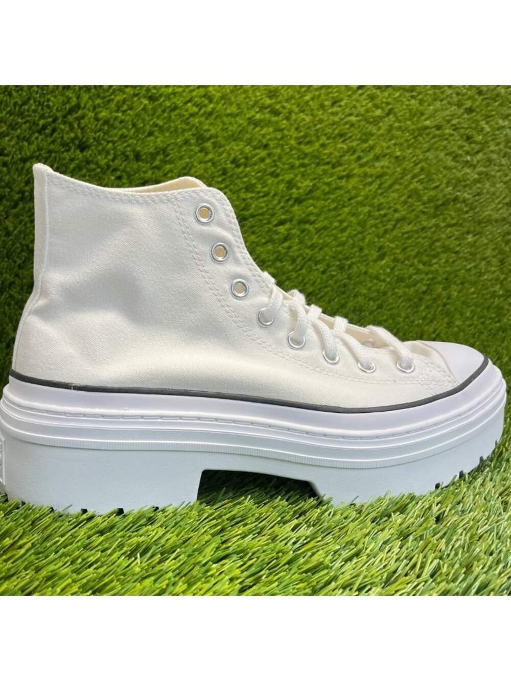 Converse CTAS Lugged Heel Platform Womens Size 11 White Athletic Shoes Sneakers